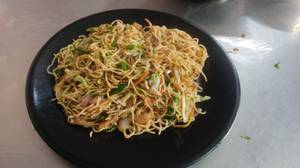 Veg Noodles with Special Schezwan Chutney [Serves 1]