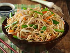 Veg hakka noodles [full]