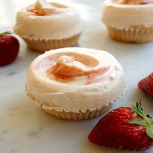 Eggless Strawberry Cupcake - Pack of Two
