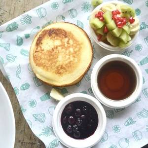 Pancake With Fruits & Maple Syrup