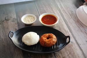 Idli Wada Chutney Sambhar 