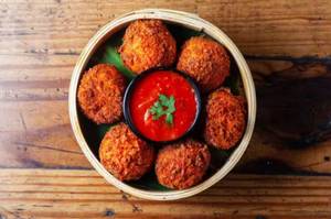 Veg Kurkure Momos [6 Pieces]
