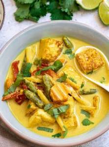 Veg / Chicken Singaporean Curry