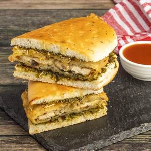 Sweet  Chilli Pesto  Fried Chicken Sandwich In Panini Bread (non Veg)