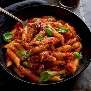Arrabiata Red Sauce Pasta With 2 Garlic Bread