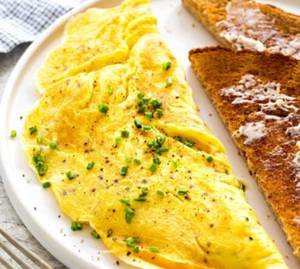Chilly Cheese Omelette With Toast