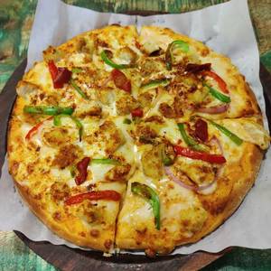 Paneer tikka pizza