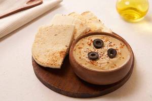 Garlic Hummus with olive and Pita Bread