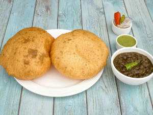 Ajwain poori (4 poori)