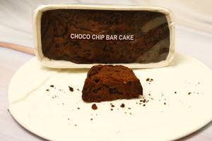 Chocolate chip cake large