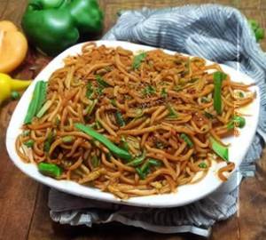 Schezwan noodles (chicken)