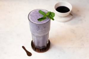 Black-currant Lassi