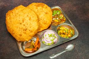 Chole Bhature (2 Bhature)                                              