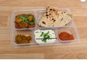 Roti+ Aloo Pyaz Paneer Sabji+ Raita+ Chutney+ Mirchi Tipore