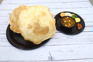 Chole Bhatura (2 Piece)