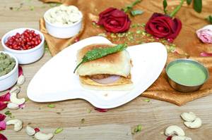 Aloo Tikki Vada Pav
