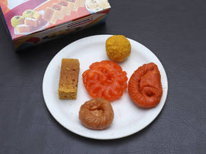 Mixed Sweets (250 Gms)