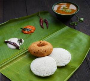 Idli (2 Pcs) Vada (1 Pc)    