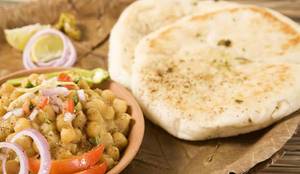 Chola With Stuffed Kulche.