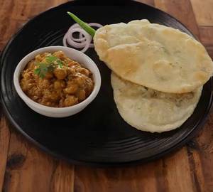 Paneer Bhature ( 2 Pcs)