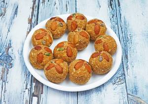 Besan Dry Fruit Laddoo