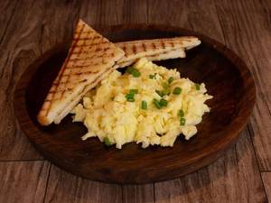 Scrambled Egg (3 Eggs) With Bread Toast