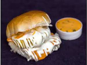 Mayonise Batata Vadpav