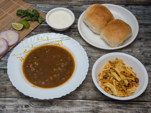 Dahi Misal Ani 2 Pav