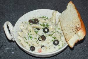 White sauce pasta