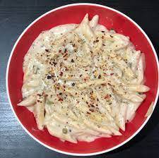 White sauce pasta with cheese