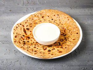Aloo Parantha (1 pc) With Curd