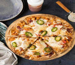 Barbeque And Makhani Chicken Pizza