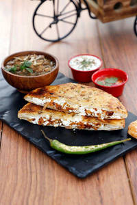Paneer Pyaaz Kulcha