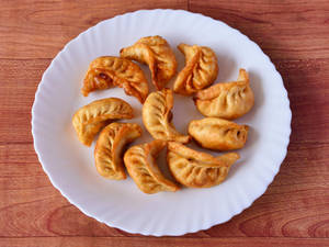 Fried Veg Momos (6 Pcs)