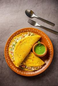 Cheela Moong Dal With Paneer