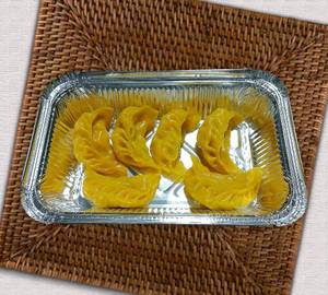Corn And Cheese Steamed Momos [6 Pieces]