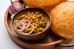 Chole Bhature (2 Bhature)