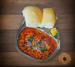 Kolhapuri Misal Pav (ready To Eat0 (1 Plate)