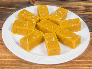 Besan Burfi (1 Kg)