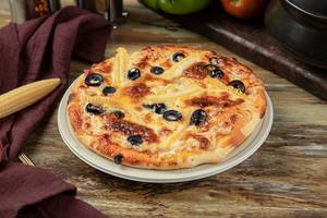 Single cheese italian pizza