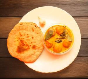Bajra Roti(2) Kadhi Lahsuni Chutney Ke Saath