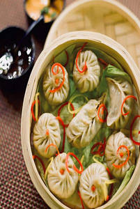 Veg Momos [8 Pieces]