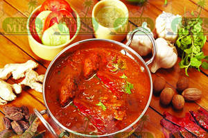 Varutharacha Chicken Curry