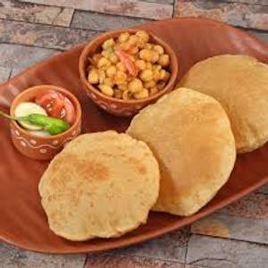 Chhole puri [3 puris]