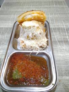 Masala double cheese double butter vadapav