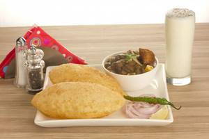 Chole Bhature (2 Pcs)