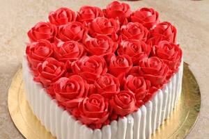 Pretty Roses Black Forest Cake [500 Grams]