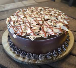 Almond chocolate cake