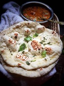 Cheese Kulcha With Panner Makhni Gravy