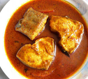 Fish Curry + Pakoda Chicken